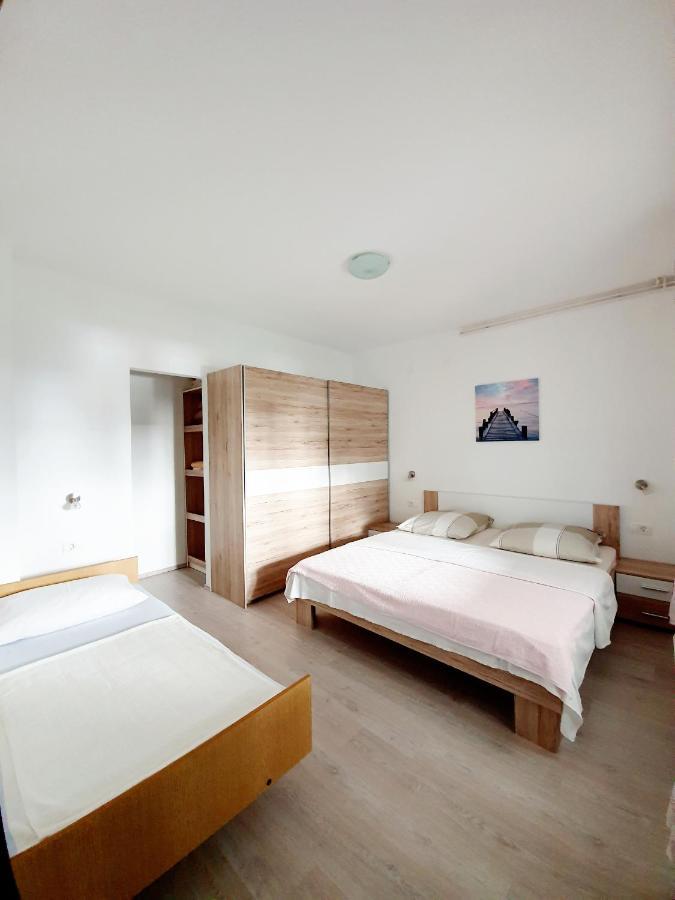 Апартаменты Apartamani Katarina Vl.Ilija Jusup Стариград-Пакленица Экстерьер фото
