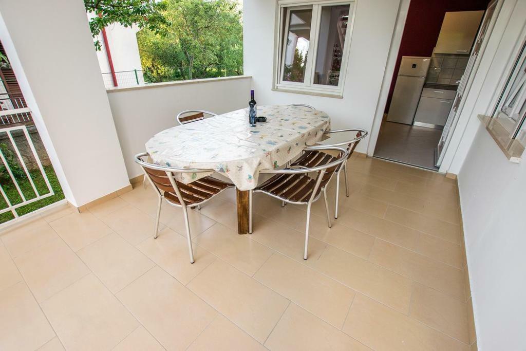 Апартаменты Apartamani Katarina Vl.Ilija Jusup Стариград-Пакленица Экстерьер фото