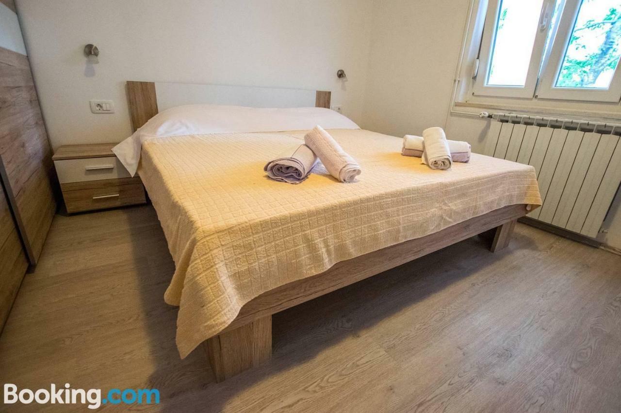 Апартаменты Apartamani Katarina Vl.Ilija Jusup Стариград-Пакленица Экстерьер фото